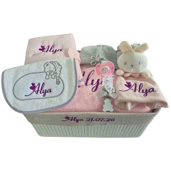 Corbeille cadeau naissance personnalisé