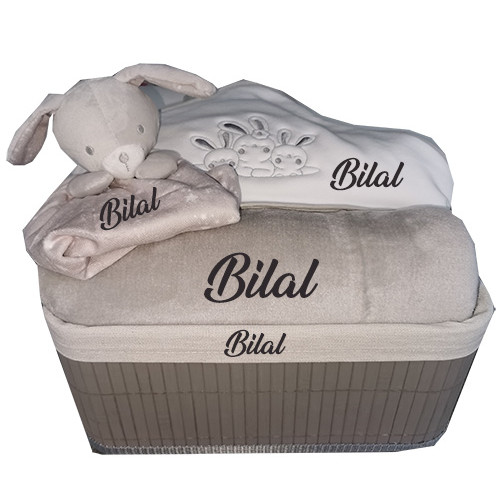 Corbeille cadeau naissance personnalisé